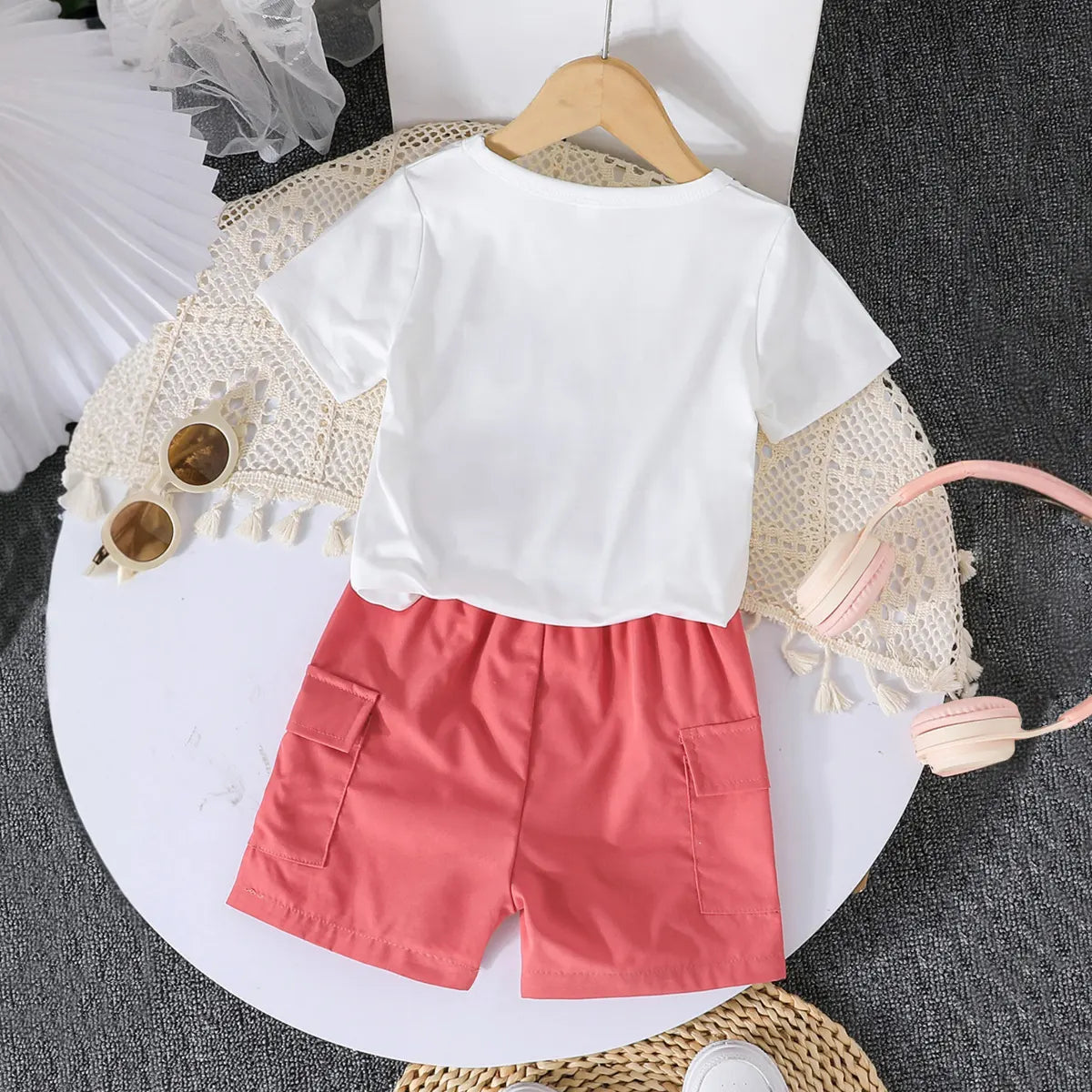 Girls White Headphones Printed T-Shirt With Cargo Shorts Sets Sets