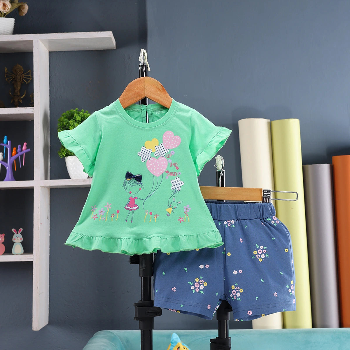 Girls Green Heart Graphic Puff Sleeve Top With Floral Shorts Sets Sets Green 1-2 Y