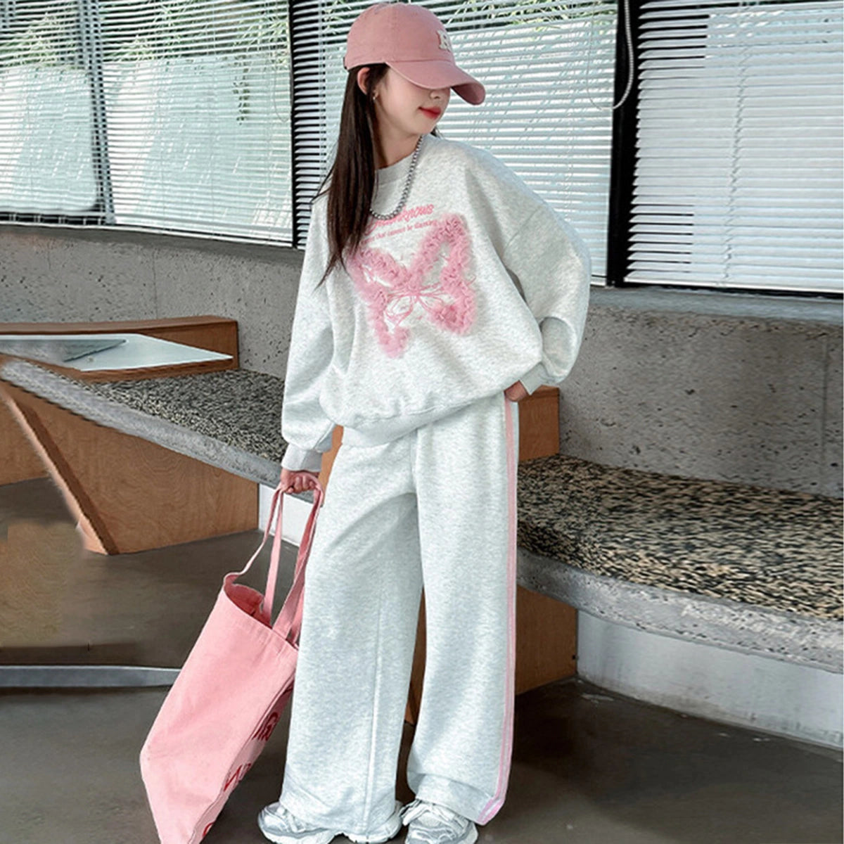 Girls Light Grey Butterfly Applique Oversized Sweatshirt With Pants Sets Sets