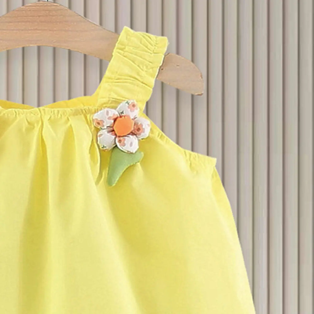 Girls Yellow Flower Applique Top With Shorts Sets Sets