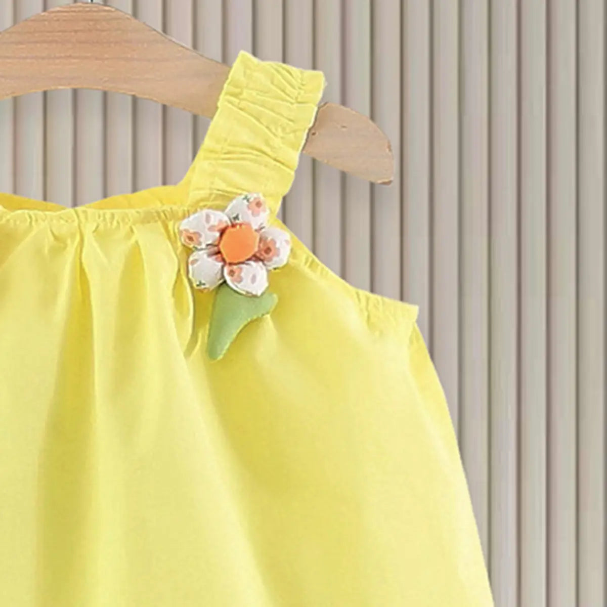 Girls Yellow Flower Applique Top With Shorts Sets Sets