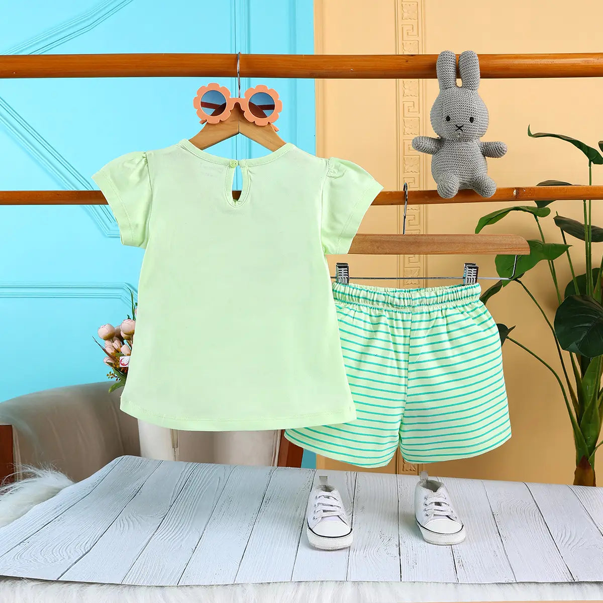 Girls Light Green Floral Graphic Short Sleeves Top With Drawstring Shorts Sets Sets