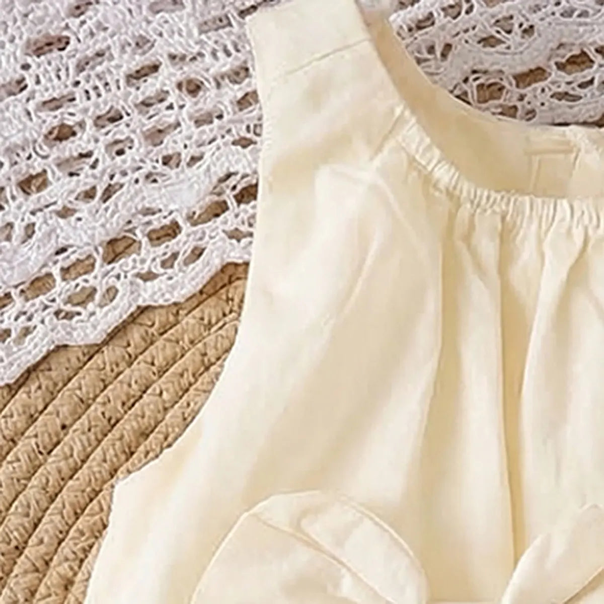Girls Off White Solid Sleeveless Balloon Dress With Bow Details Casual Dresses