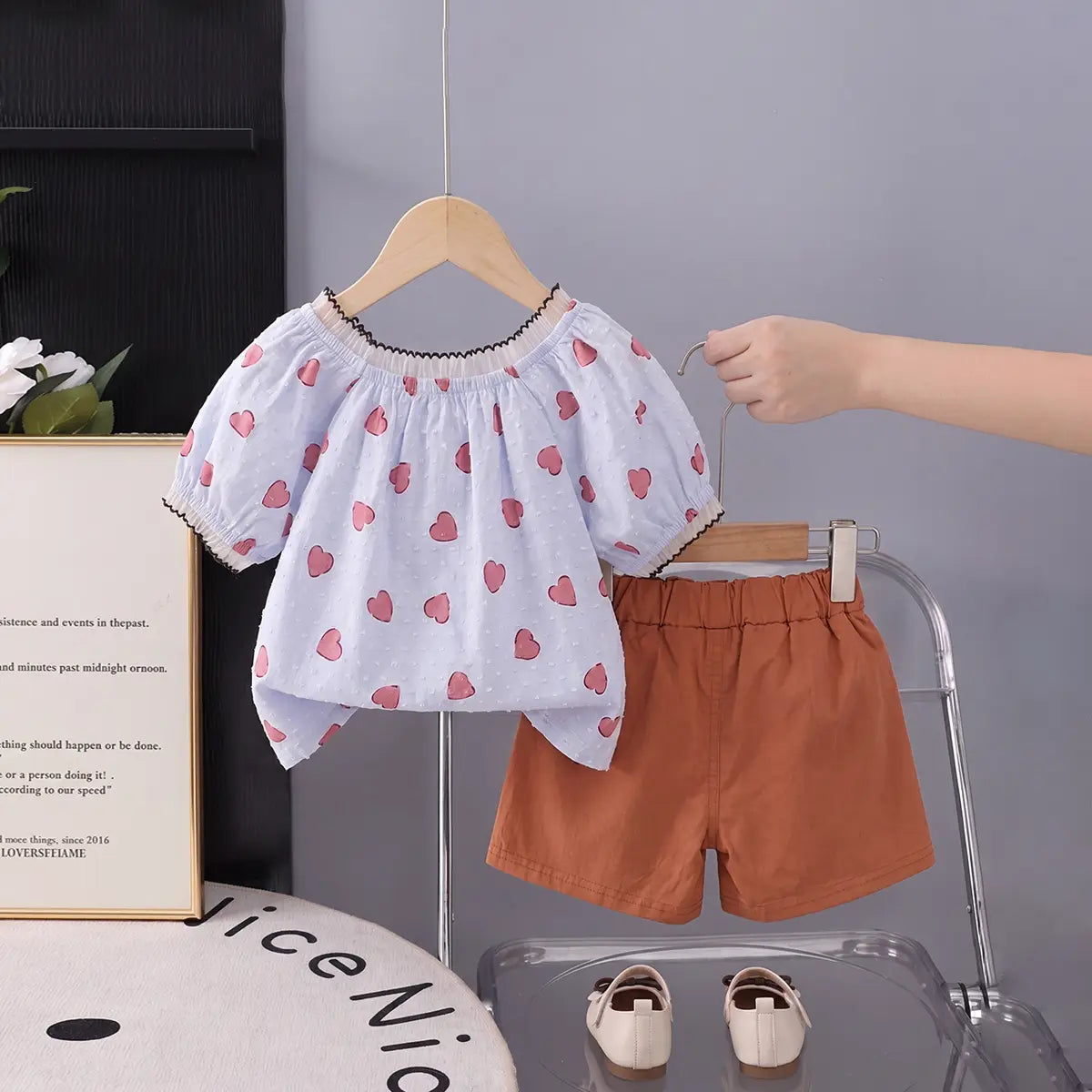 Girls Light Blue Heart Print Puff Sleeve Top With Shorts Sets Sets
