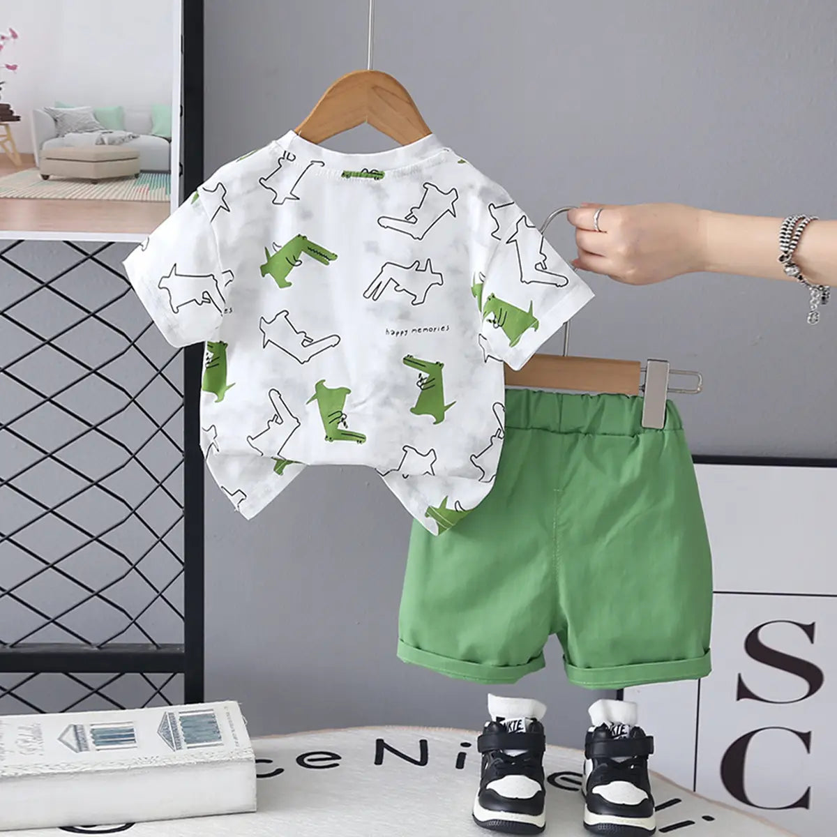 Boys Green Crocodile Printed Round Neck T-Shirt With Shorts Sets Sets
