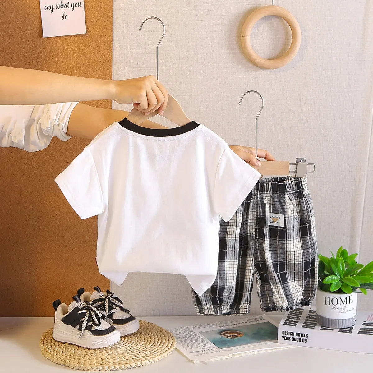 Boys White Numbers Printed T-Shirt With Checked Shorts Sets Sets