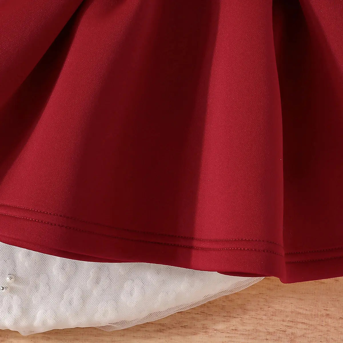 Girls Flower Appliqued Top With Red Pleated Skirt Sets Sets