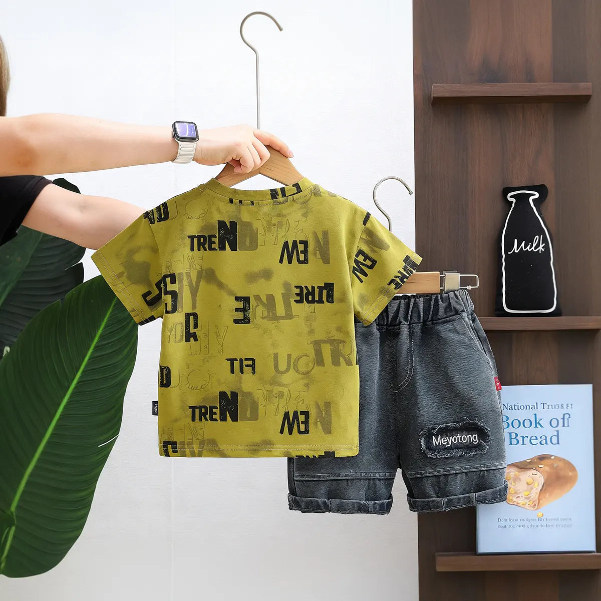 Boys Green Typographic Print T-Shirt With Denim Shorts Set Sets