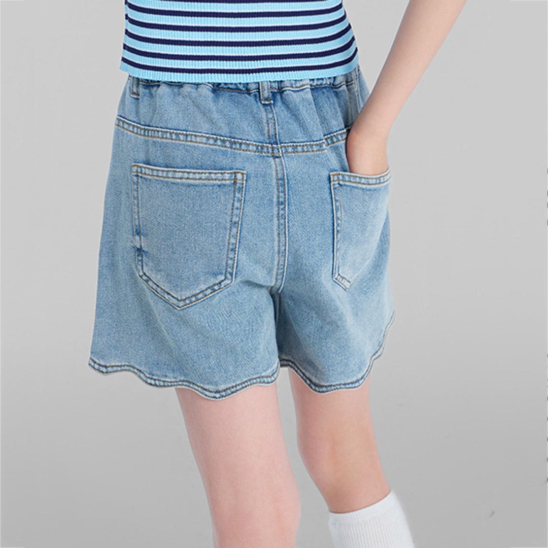 Girls Elasticated Scalloped Hem Denim Shorts Shorts   