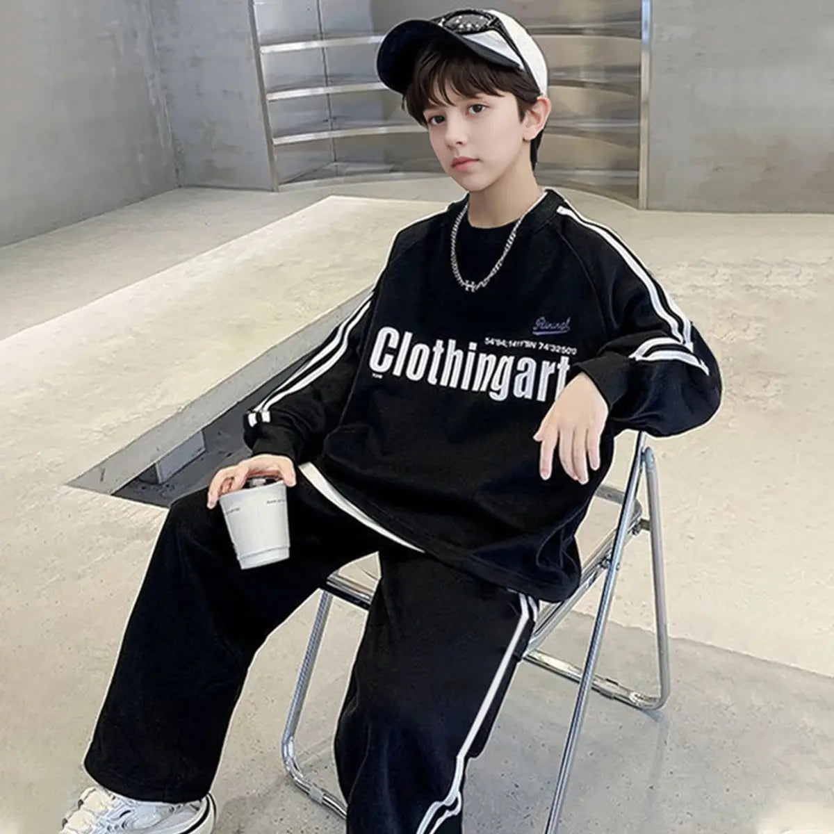 Boys Black Typographic Printed Sweatshirt With Pants Set Sets