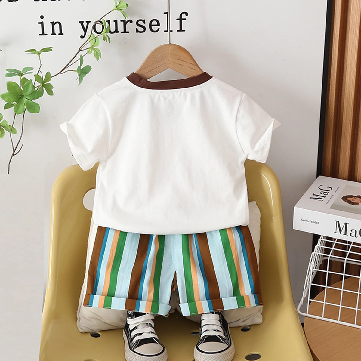 Boys White Pizza Printed Short Sleeves T-Shirt With Stripes Shorts Set Sets