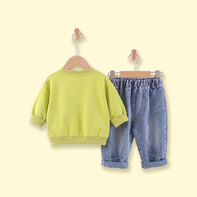 Boys Green Typographic Sweatshirt & Denim Pants Sets Sets