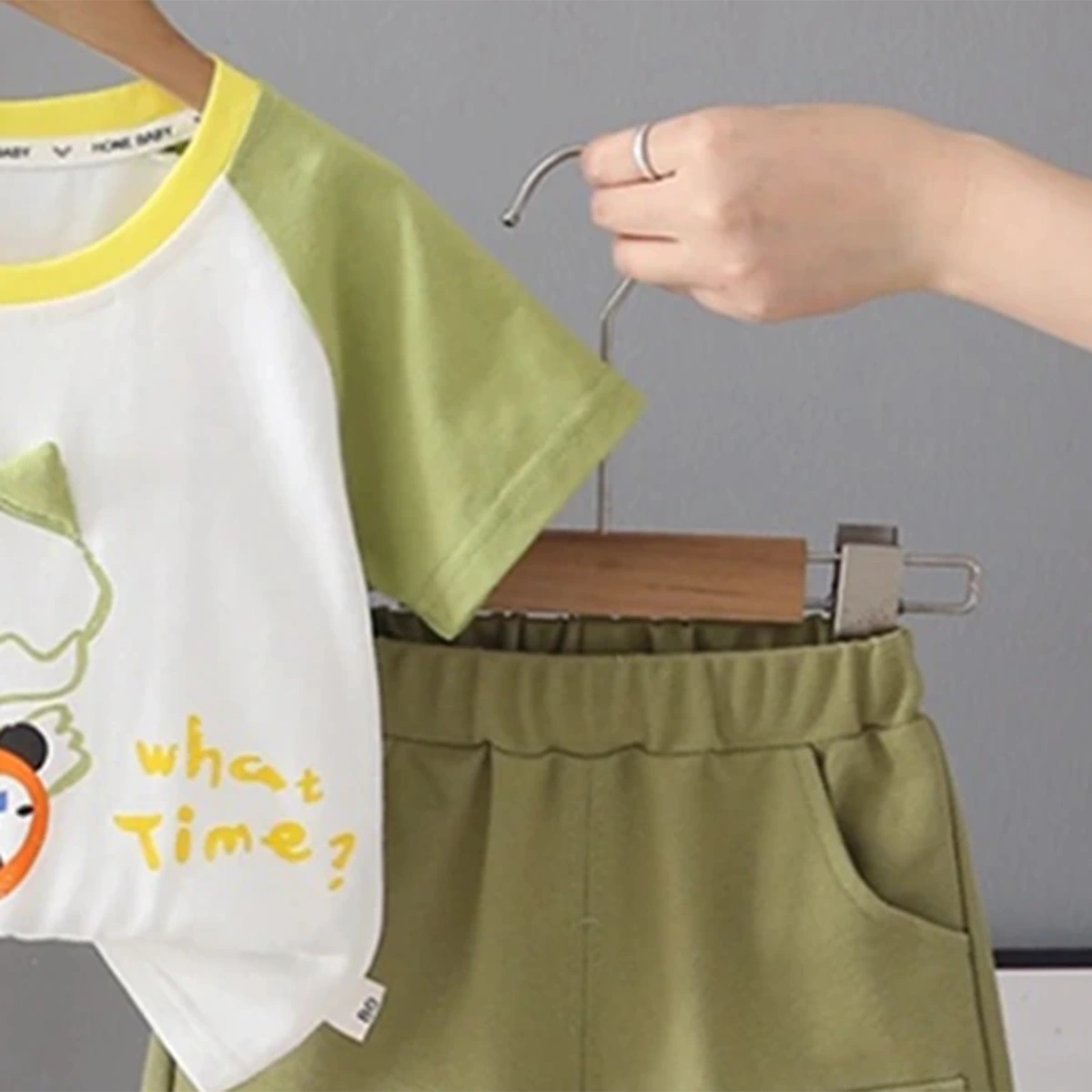 Boys Green Dinosaur Cartoon Print T-Shirt With Shorts Set Sets