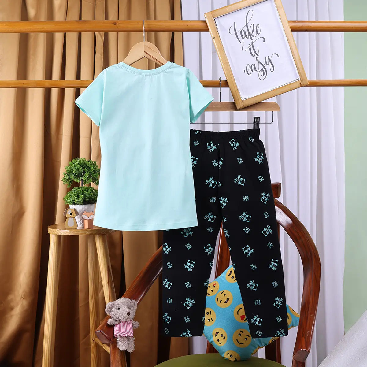 Girls Light Green Typographic Printed Short Sleeve T-shirts With Elasticated Legging Sets Sets