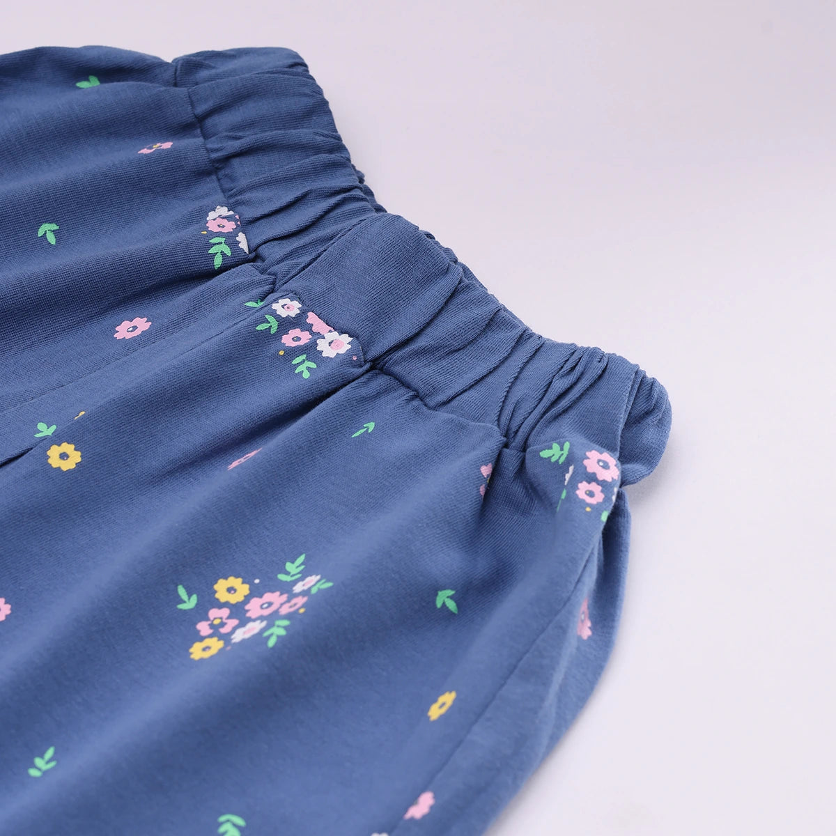 Girls Green Heart Graphic Puff Sleeve Top With Floral Shorts Sets Sets