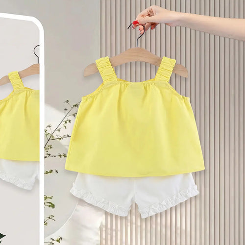 Girls Yellow Flower Applique Top With Shorts Sets Sets