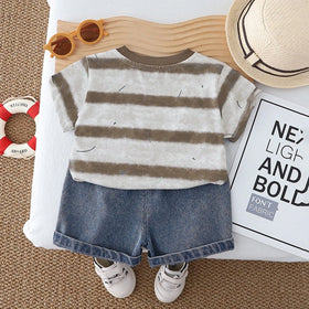 Boys Brown Alphanumeric Print T-Shirt With Denim Shorts Set Sets