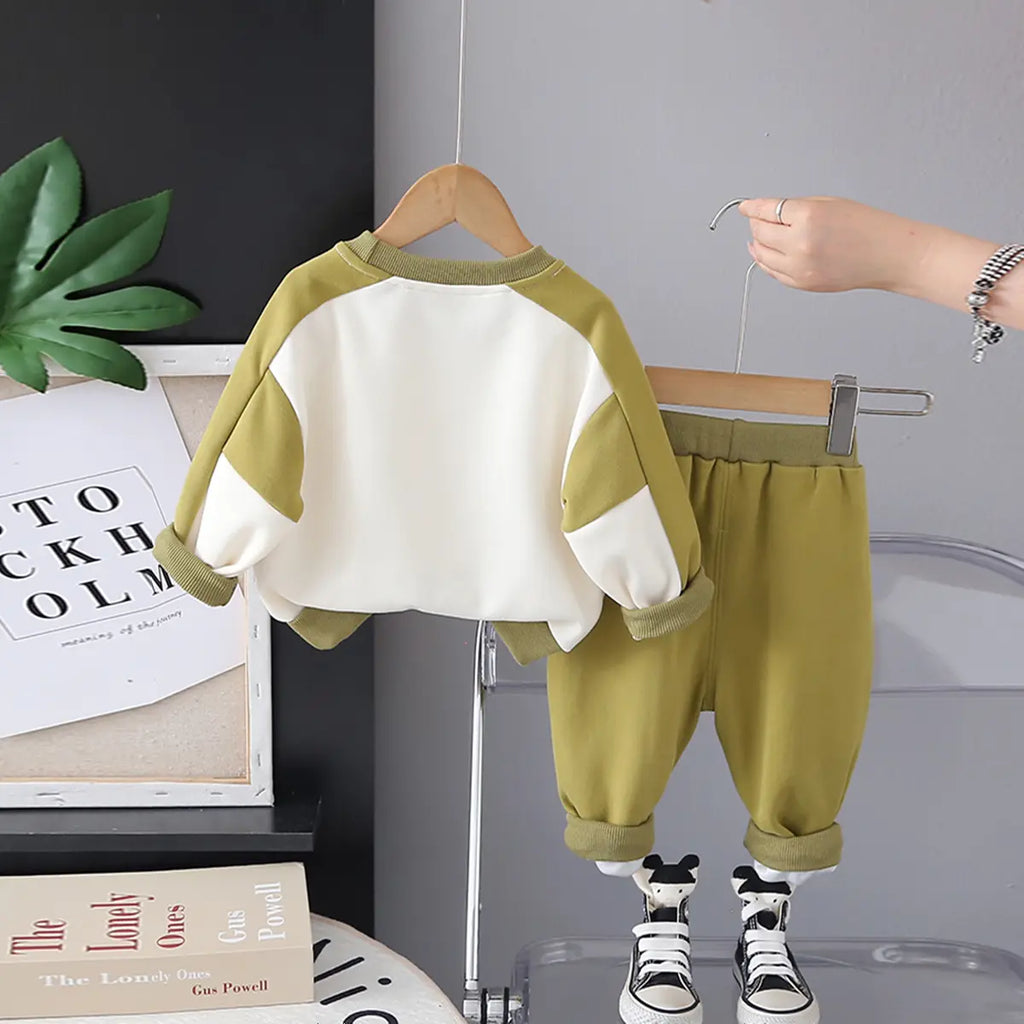 Boys Green Graphics Printed Sweatshirt With Jogger Sets Sets