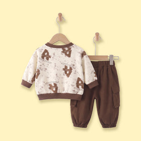 Boys Brown Typographic Sweatshirt & Cargo Pants Sets Sets
