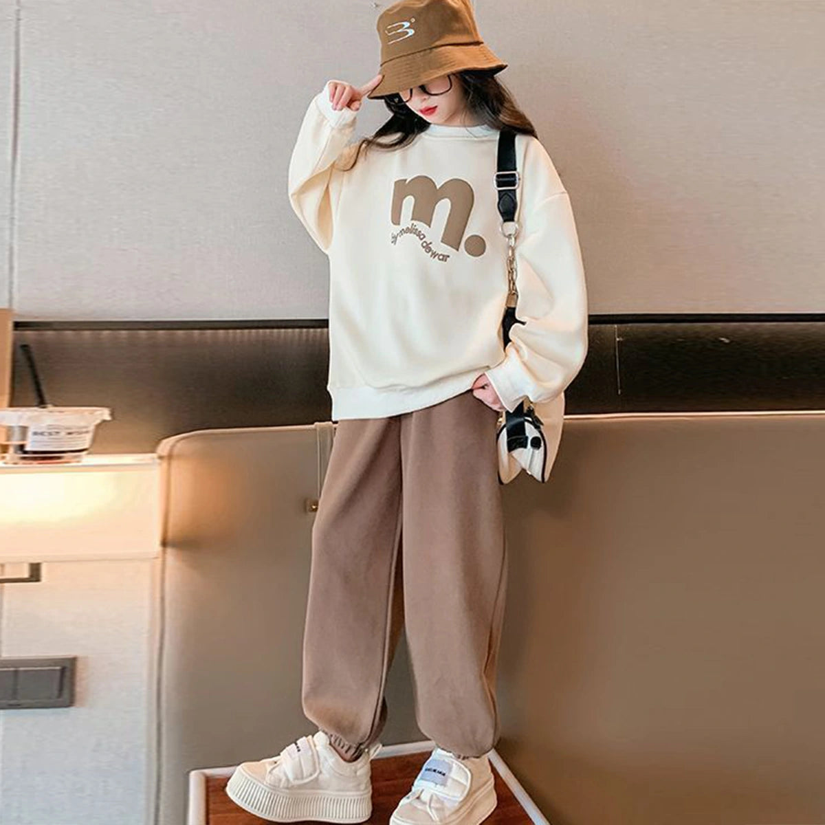 Girls Off White Typographic Printed Oversized Sweatshirt With Jogger Sets Sets
