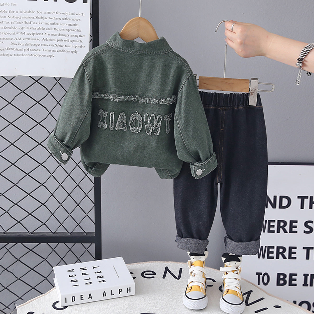 Boys Green Solid Denim Jacket With Printed T-Shirt & Denim Pants Set Sets
