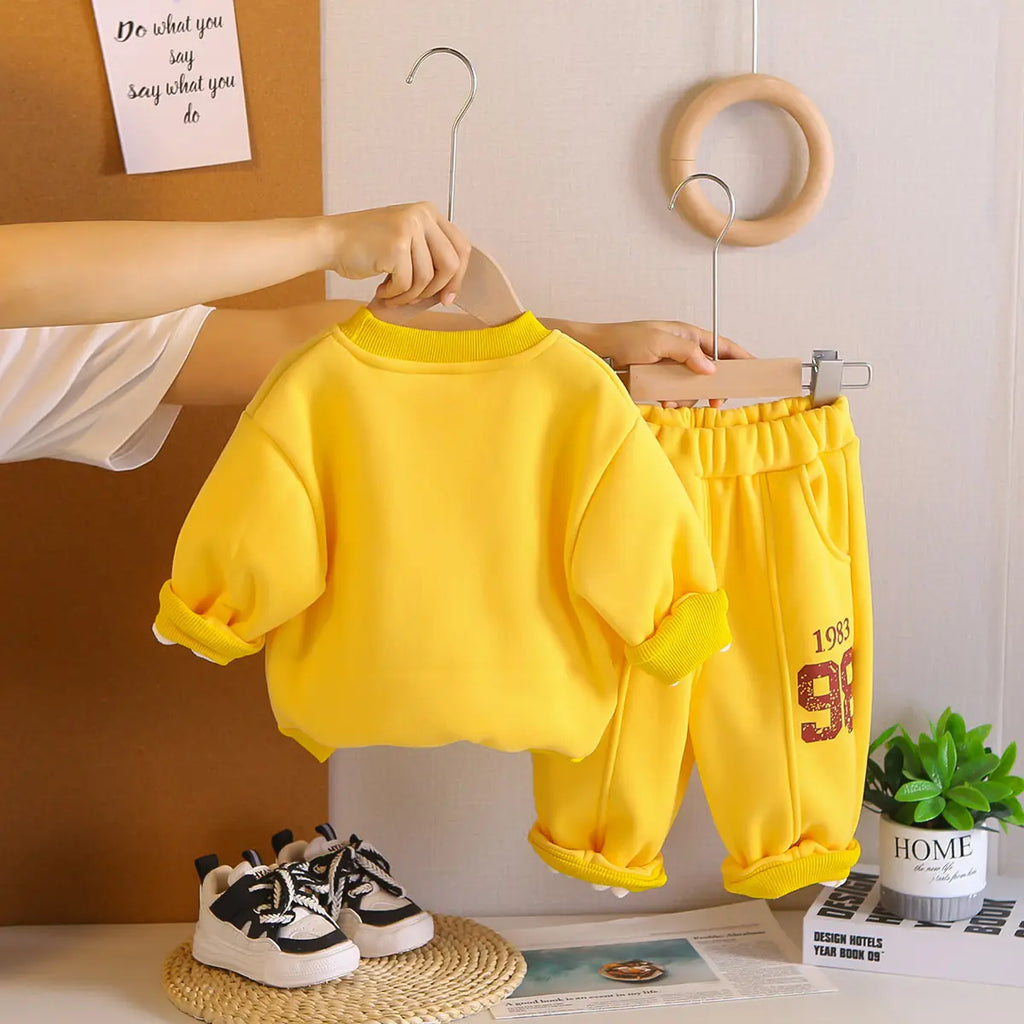 Boys Yellow Alphanumeric Printed sweatshirt With Jogger Sets Sets