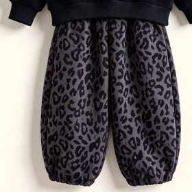 Girls Black Sweatshirt With Leopard Printed Pants Sets Sets