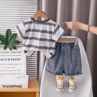 Boys Grey Alphanumeric Print T-Shirt With Denim Shorts Set Sets