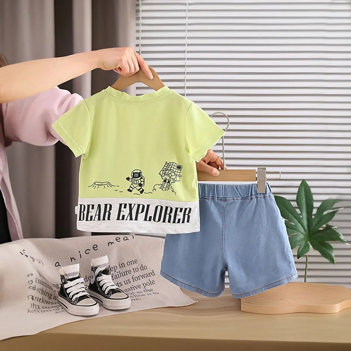 Boys Green Robot Graphic T-Shirt With Denim Shorts Sets Sets