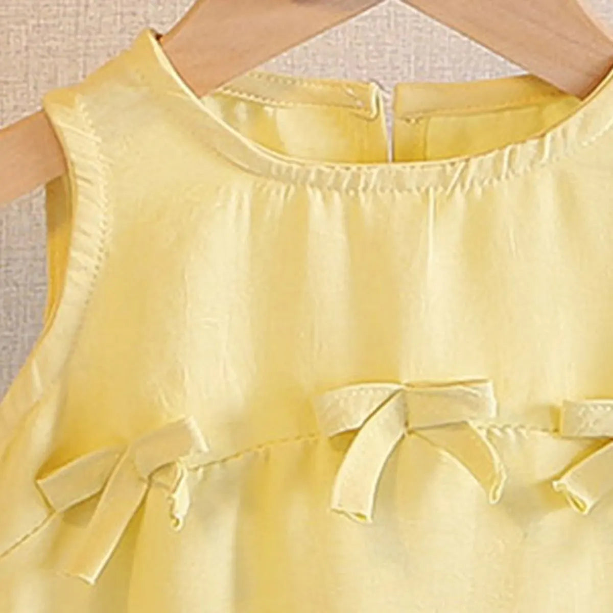 Girls Yellow Bow Appliqued A-line Dress With Ruffled Hem Casual Dresses