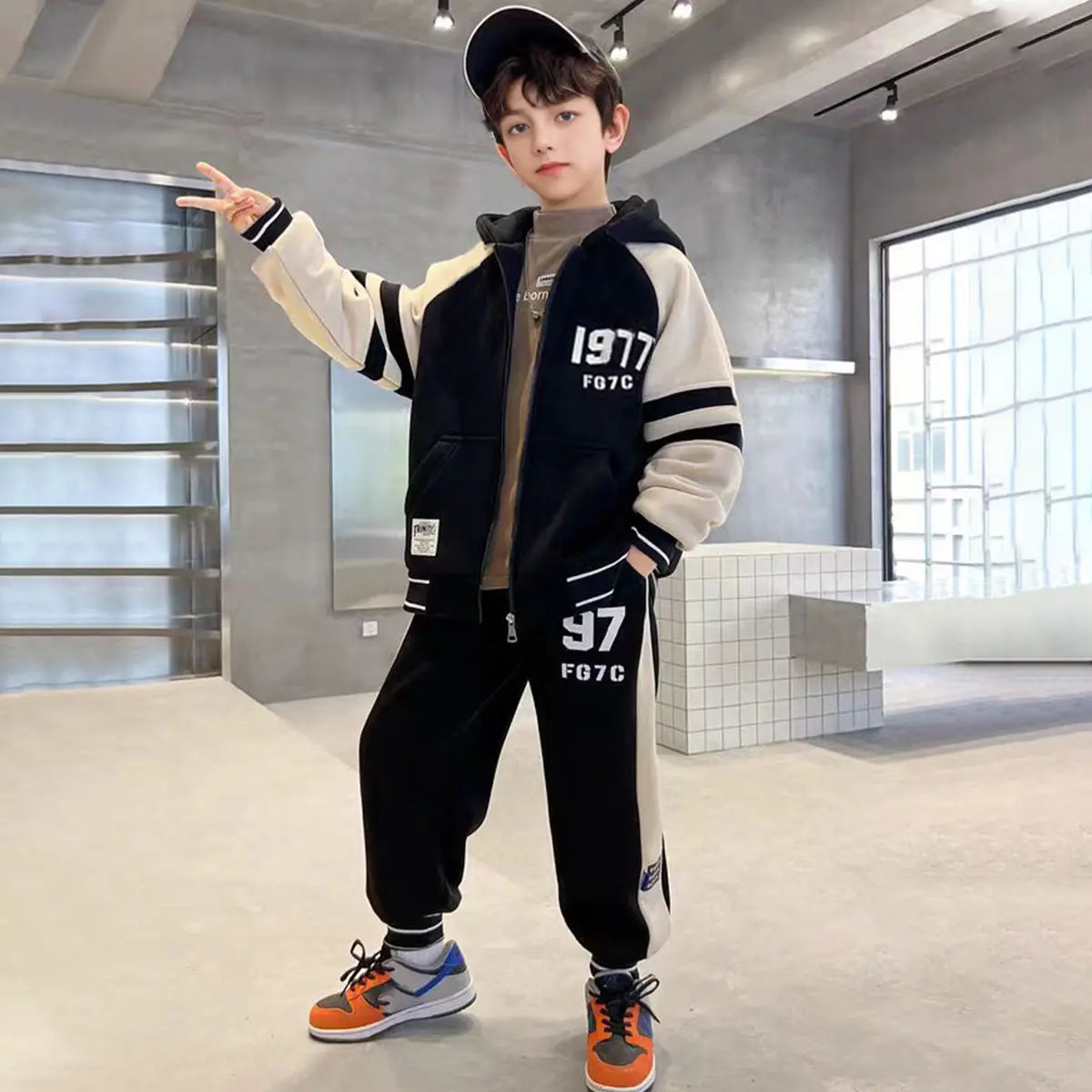 Boys Black Alphanumeric Printed Oversized Hooded Zipper Jacket With Jogger Sets Sets