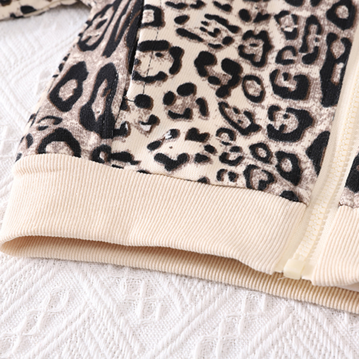 Boys Off-White Animal Print Zipper Jacket with T-shirt & Joggers Set Sets