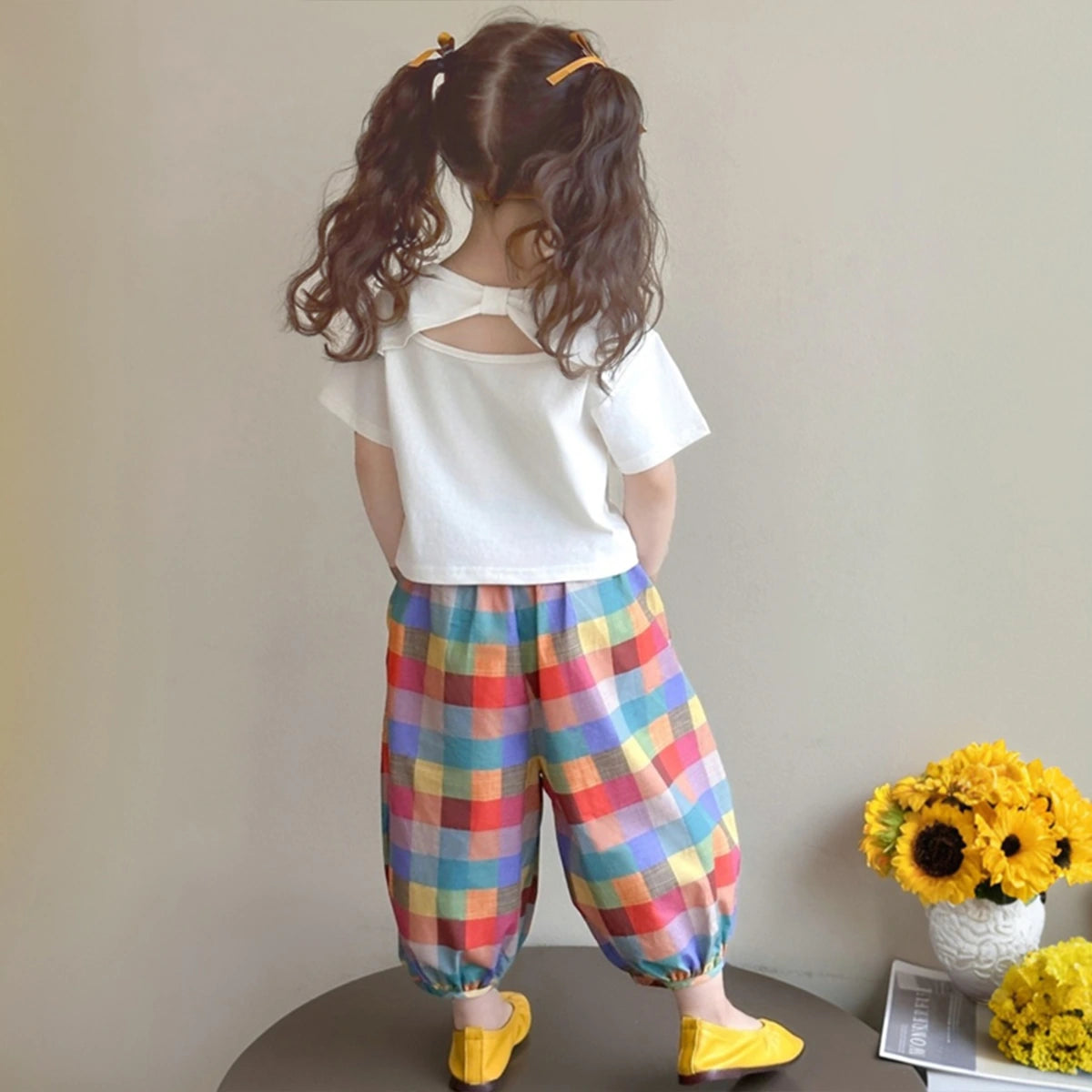 Girls White Graphic T-Shirt With Checked Pants Sets Sets