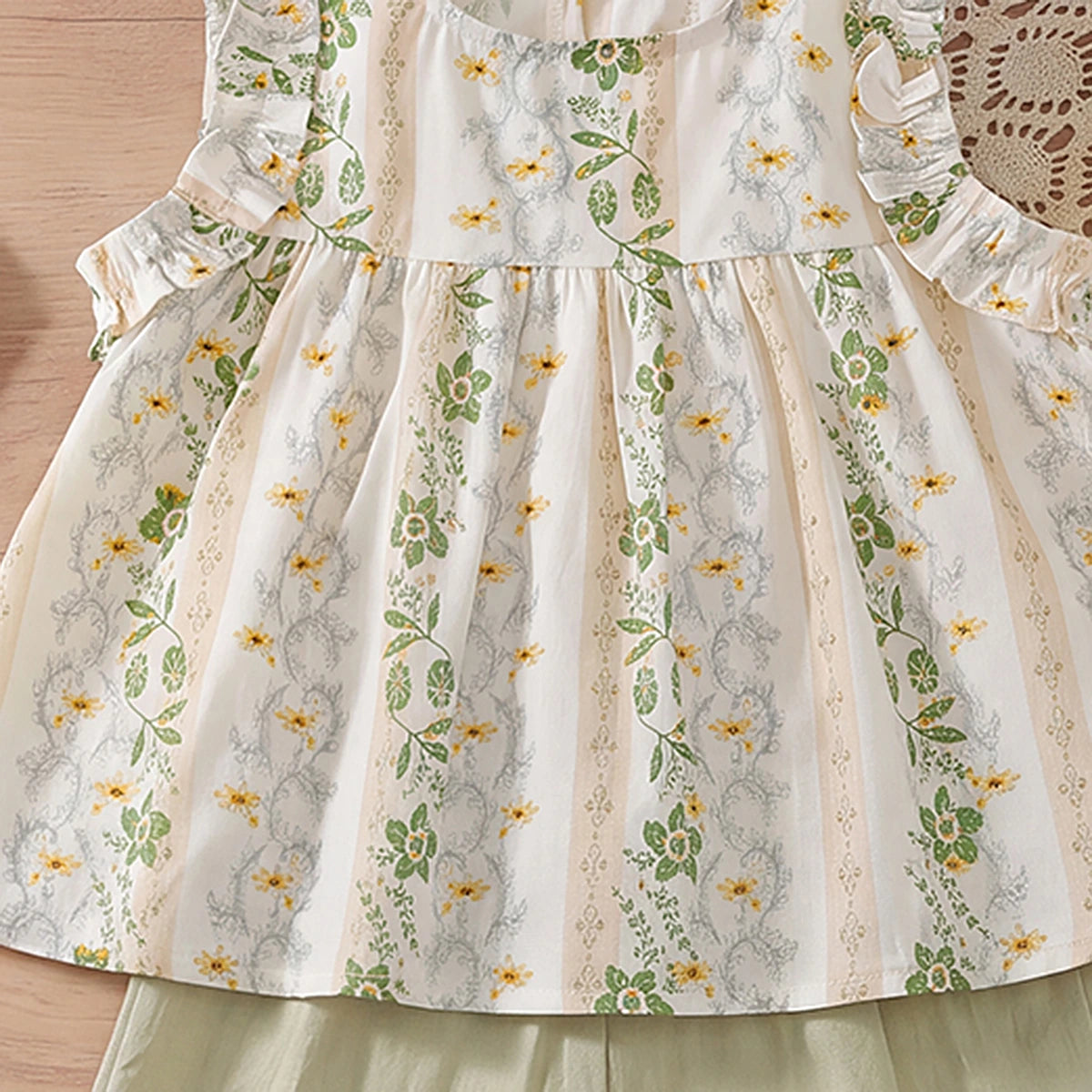 Girls Green Floral Print Sleeveless Top With Crop Pants Sets 2 pc. Sets