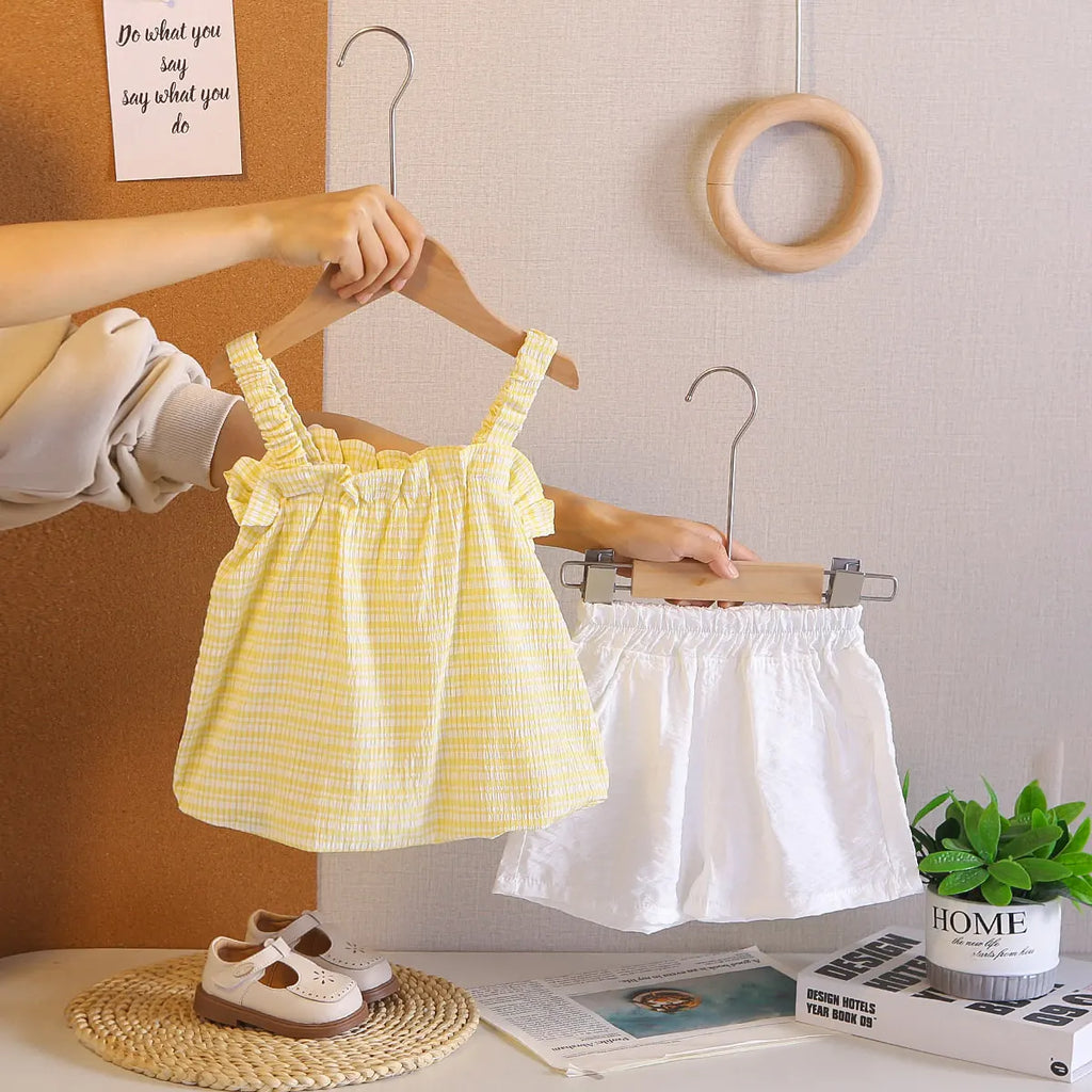 Girls Yellow Stripes Flower Appliqued Sleeveless Top With Shorts sets Sets
