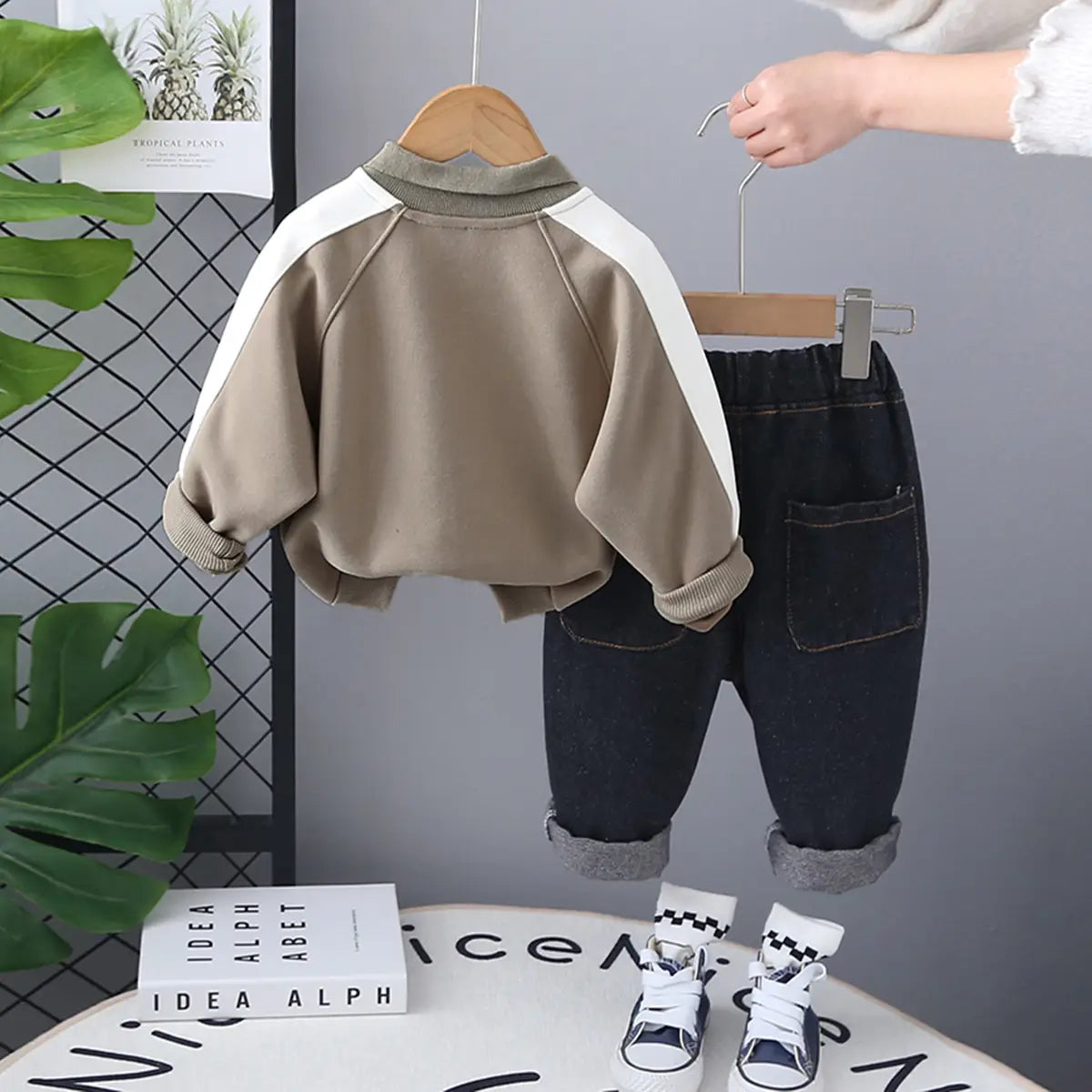 Boys Green Letters Printed Polo SweatShirt With Denim Pants Set Sets