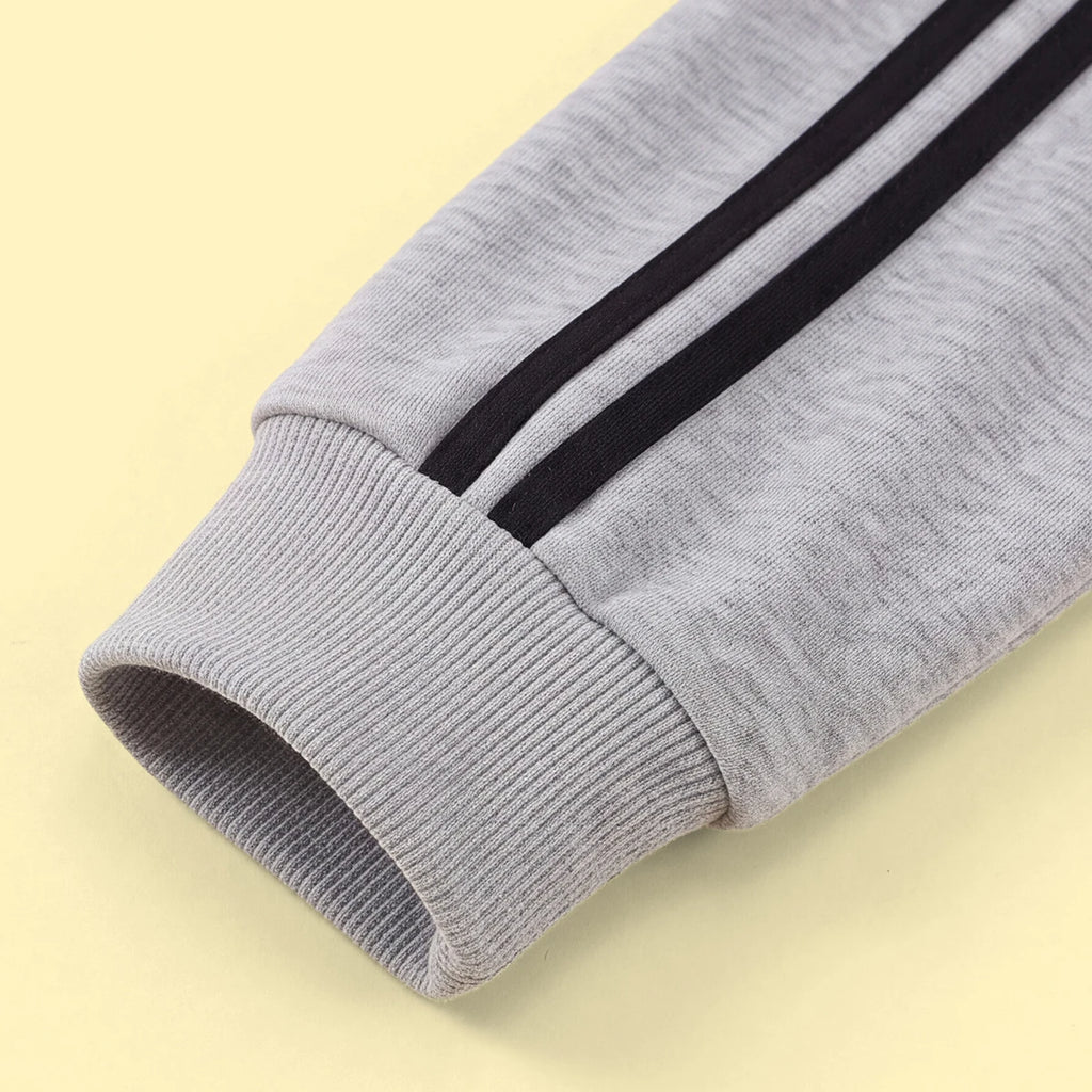 Boys Grey Typographic Printed Sweatshirt With Pants Set Sets