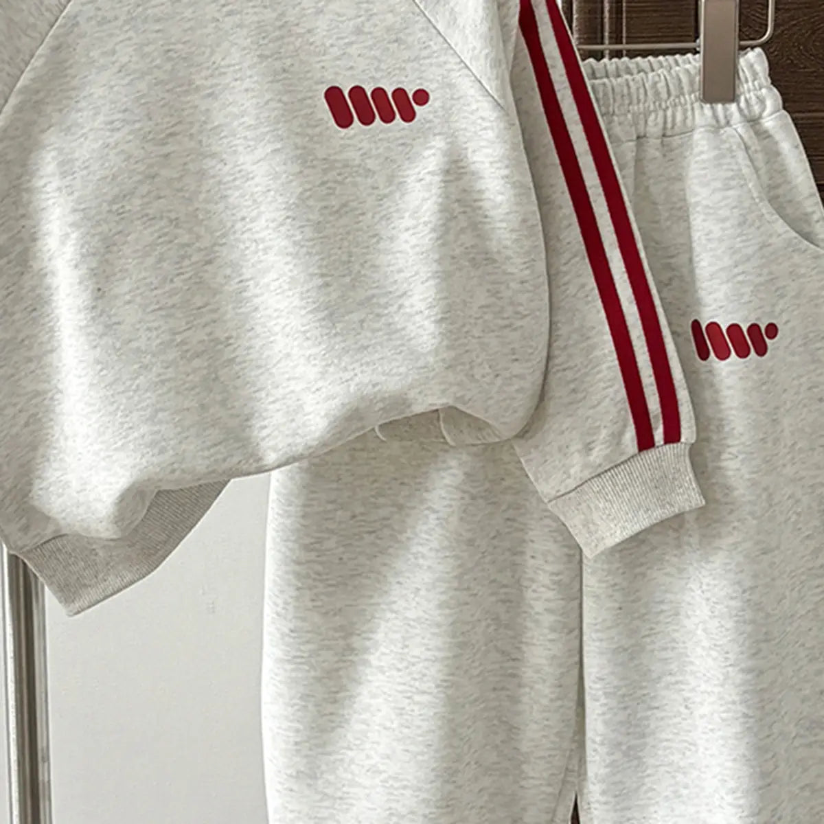 Girls Light Grey Graphics Printed Sweatshirt With Jogger Sets Sets