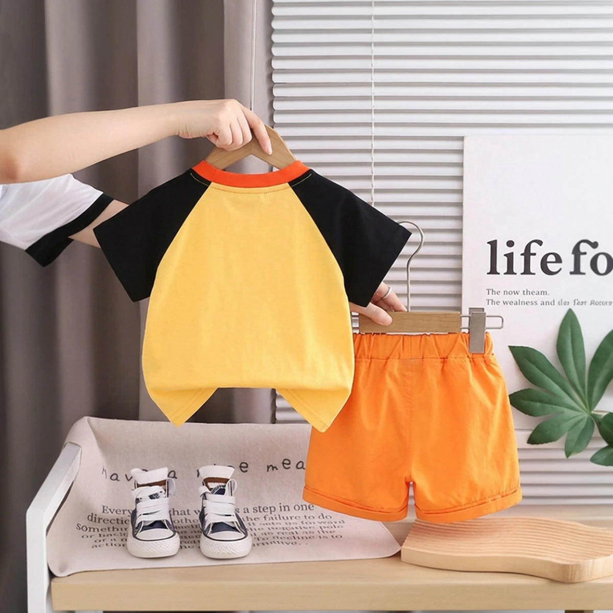 Boys Yellow Dog Applique Raglan Sleeve T-Shirt With Double Pockets Shorts Sets Sets