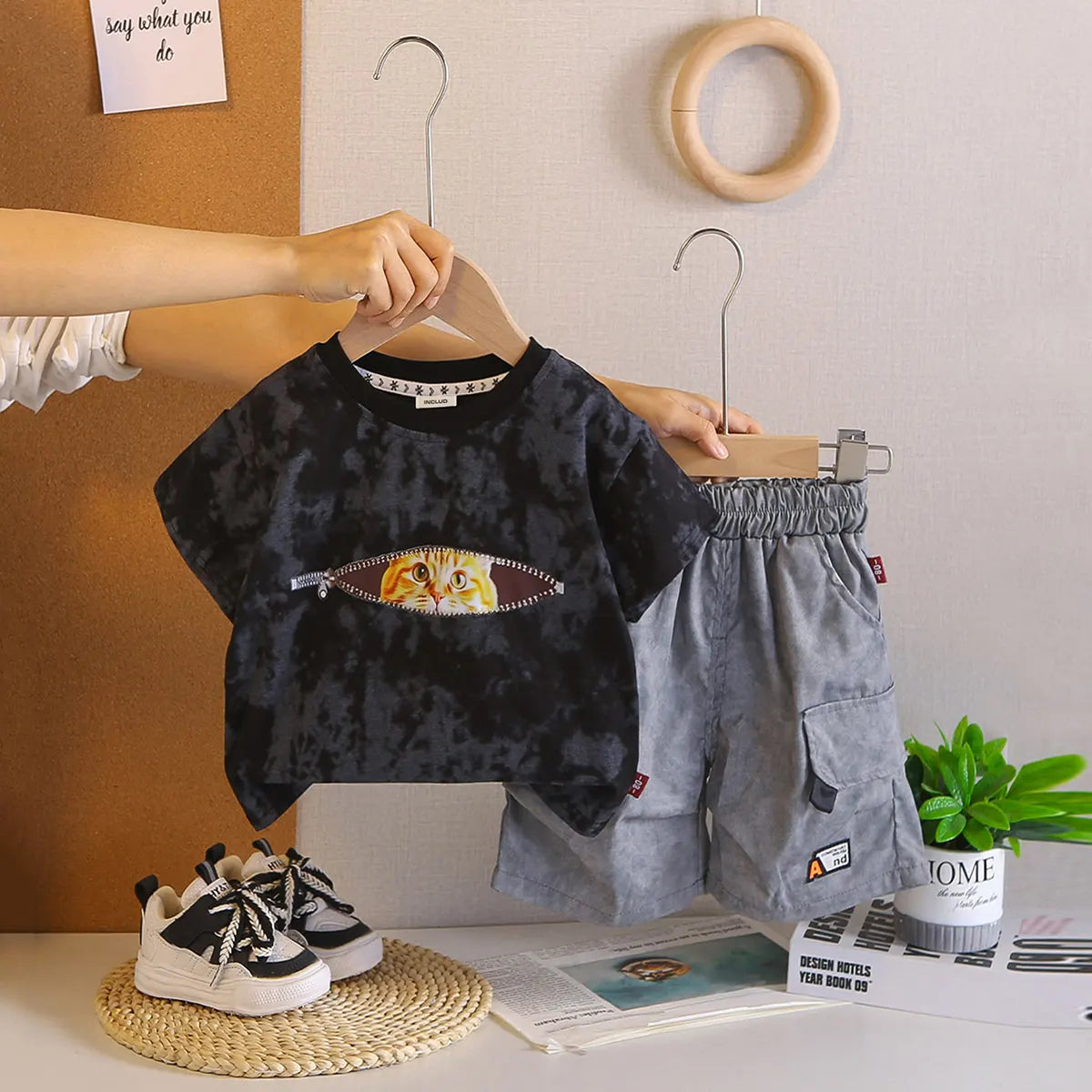 Boys Black Graphics & Tie-dye Printed T-Shirt With Cargo Shorts Sets Sets Black 1-2 Y