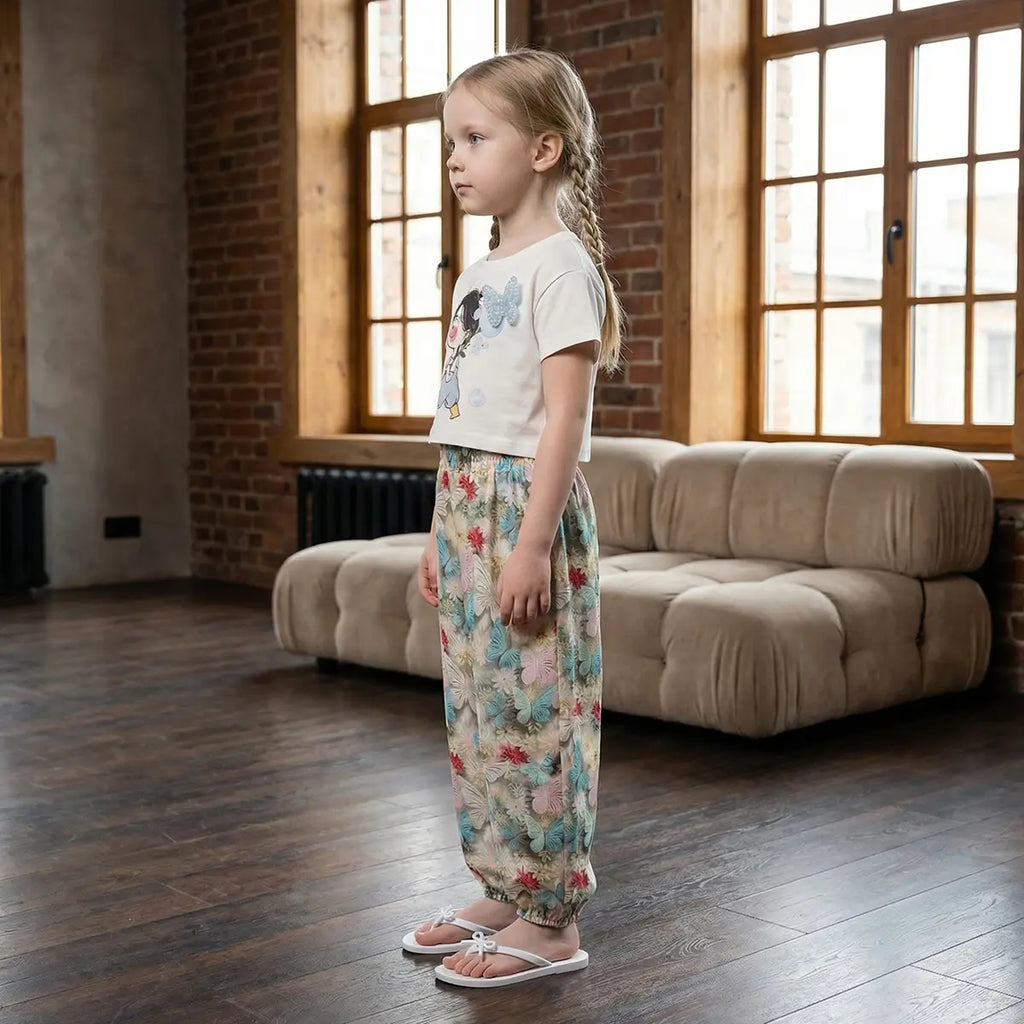Girls Off White Graphics Top With Floral Printed Crop Pants Set Sets