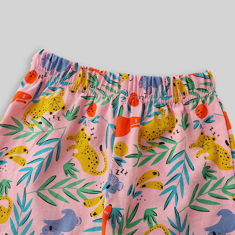 Girls Graphic T-Shirt With Printed Shorts Set Sets   