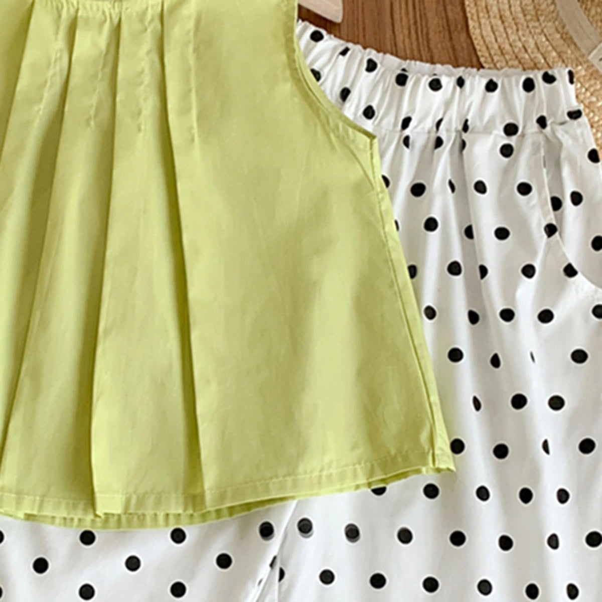 Girls Green Sleeveless Pleated Top With Polka Dot Print Pants Set Sets
