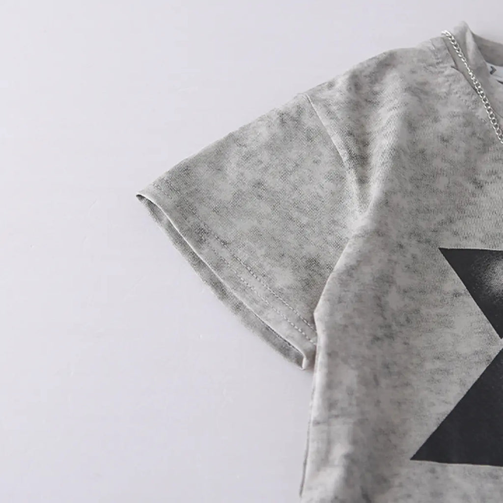 Boys Light Grey Geometric Print Round Neck T-Shirt With Shorts Sets Sets