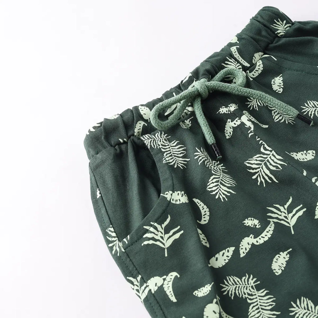 Boys Green Typographic Printed Short Sleeves T-Shirt With Pinted Drawstring Shorts Sets Sets