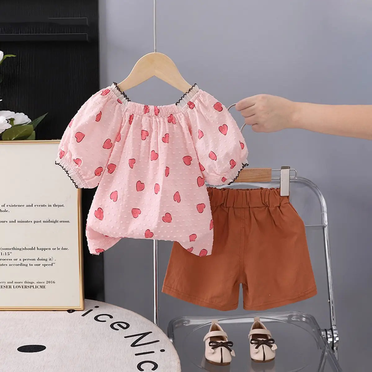 Girls Pink Heart Print Puff Sleeve Top With Shorts Sets Sets