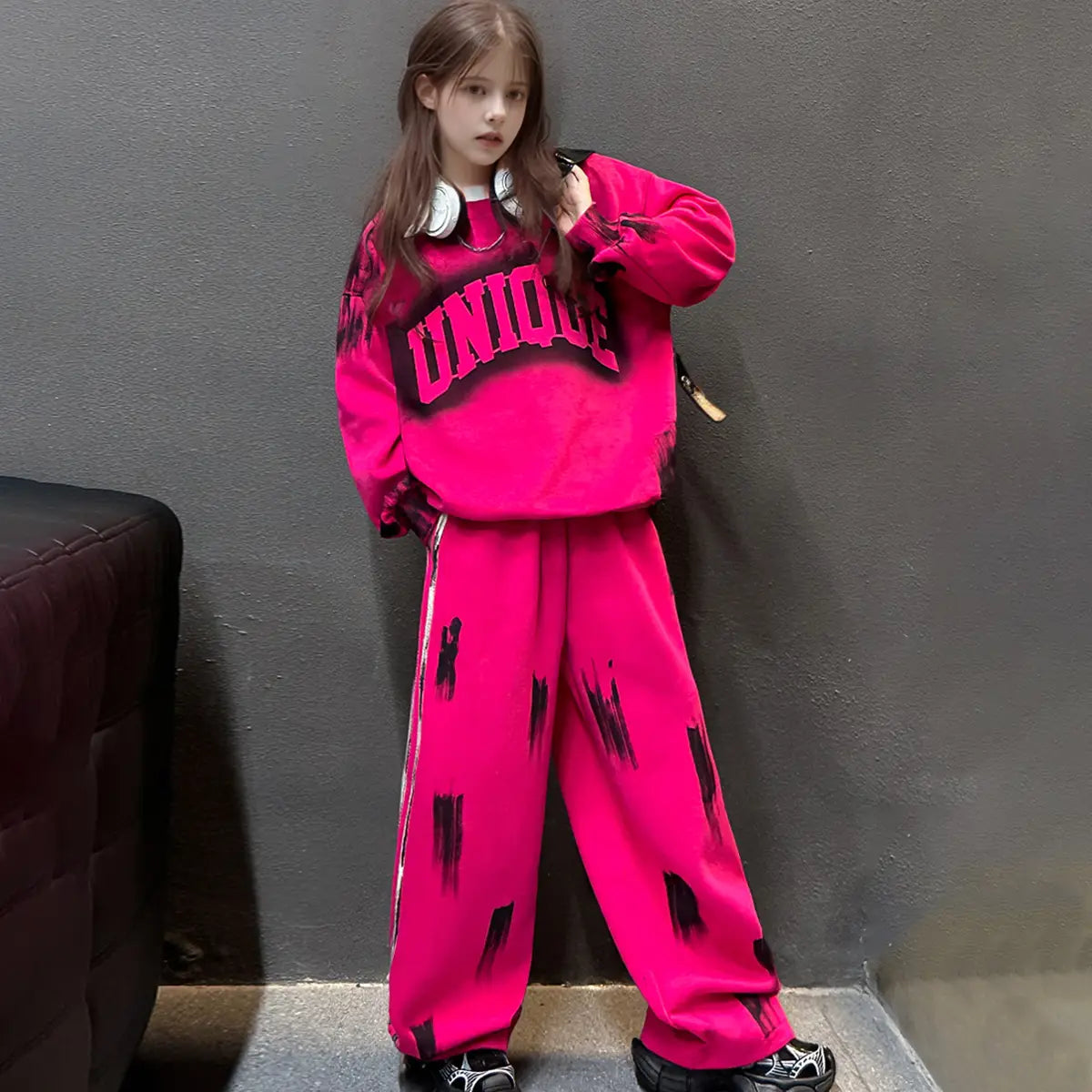 Girls Pink Typographic Printed Sweatshirt With Wide Leg Pant Sets Sets