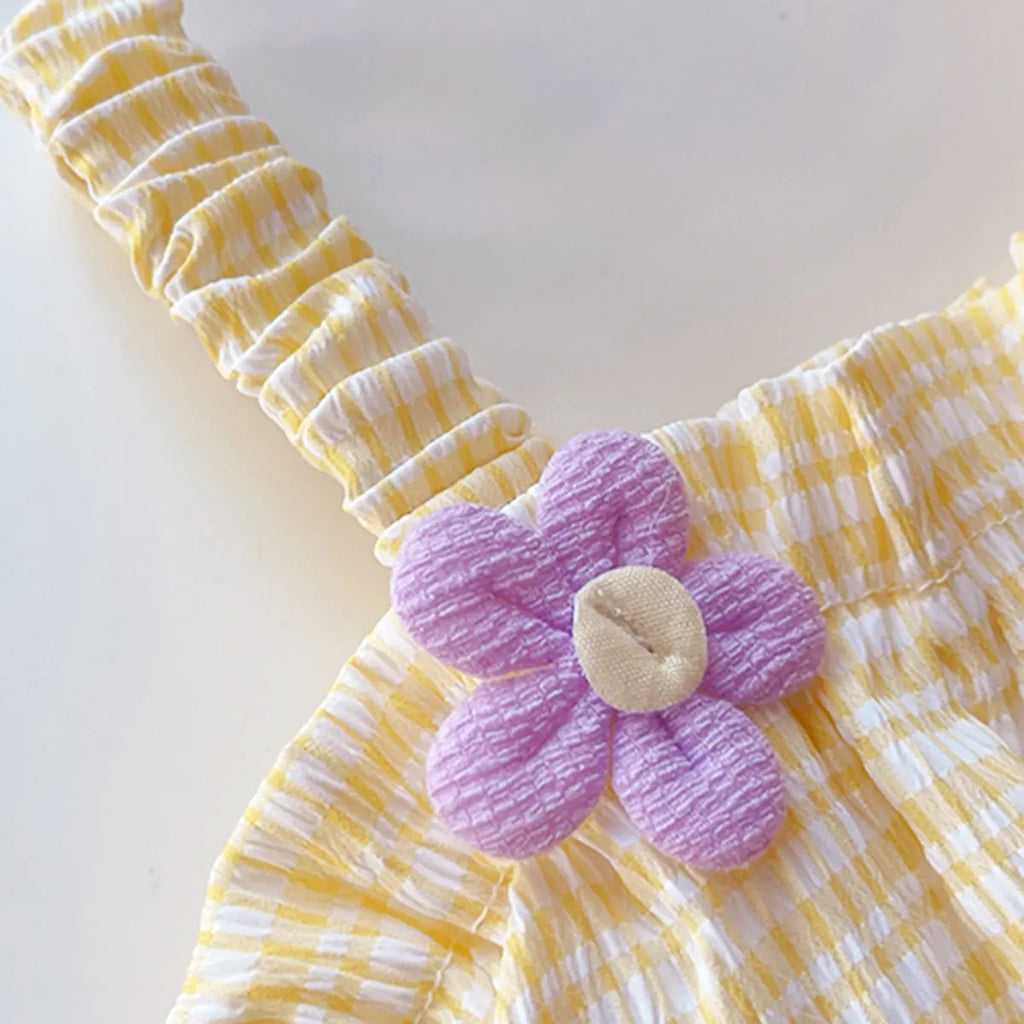 Girls Yellow Stripes Flower Appliqued Sleeveless Top With Shorts sets Sets