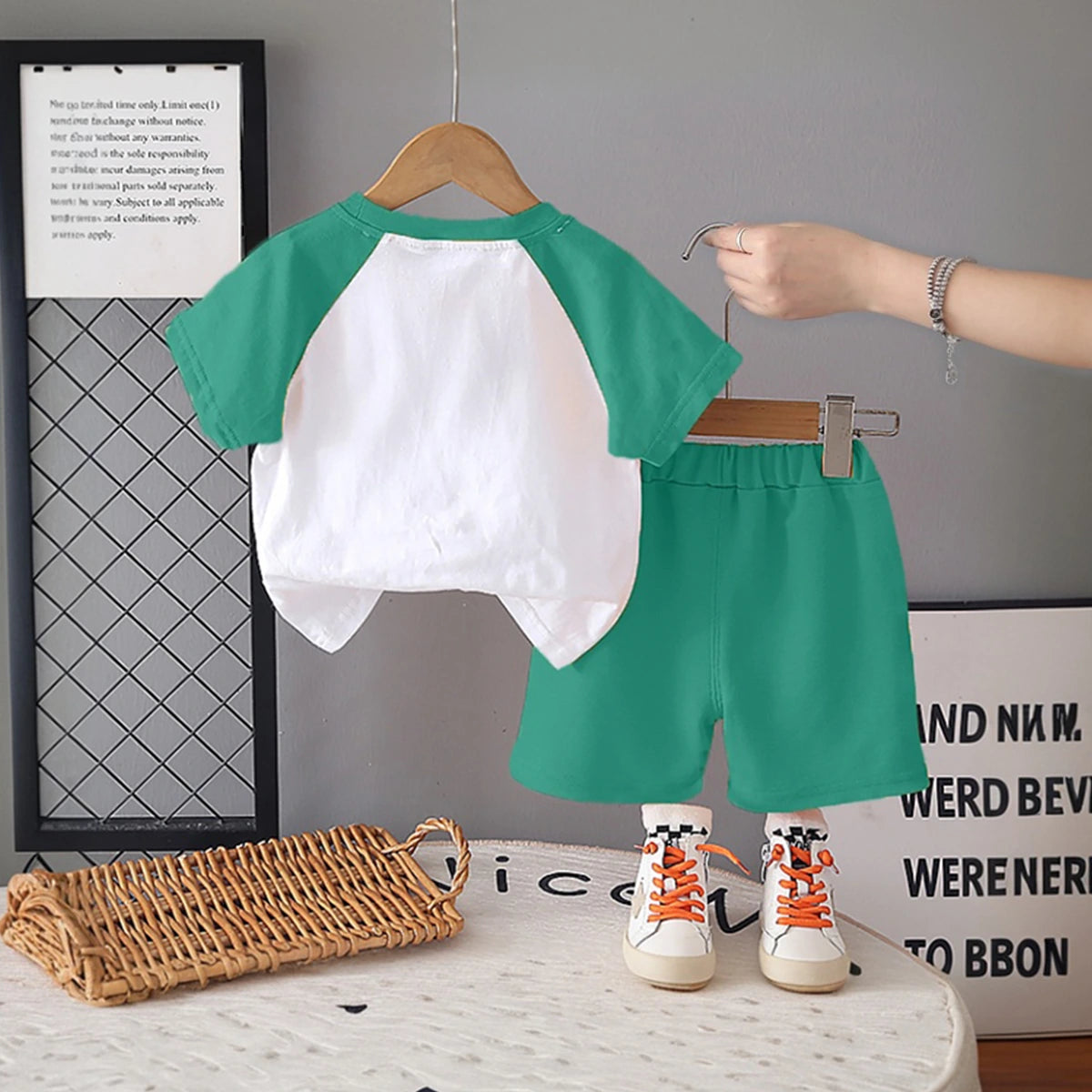 Boys Green Lion Cartoon Print Short Sleeves T-Shirt With Shorts Set Sets