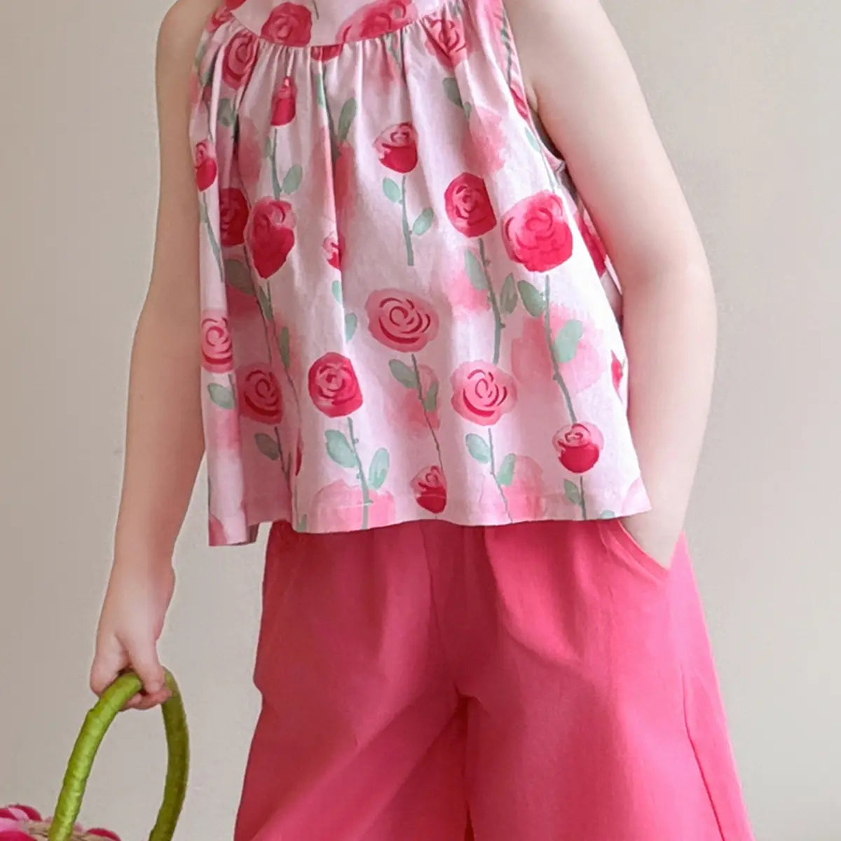 Girls Pink Floral Print Sleeveless Top With Capris Sets Sets
